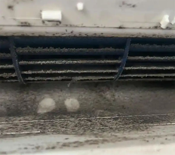 翠屏空调吹的风有股烧焦味是怎么回事